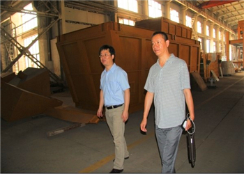 2013年总经理李元忠到北京考察设备